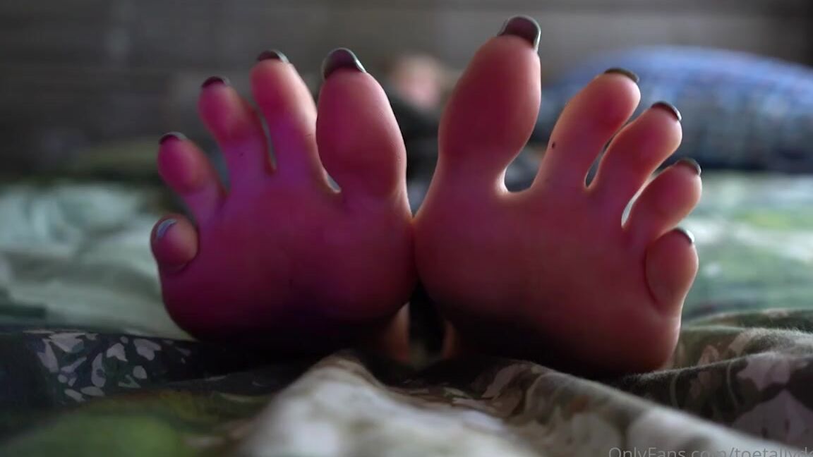 Toetallydevine Onlyfans Feet Pov While I Make Myself Cump
