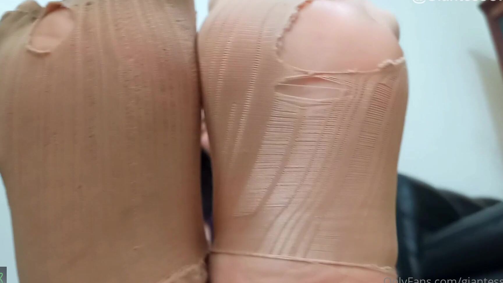 Giantessclips Accidental Giantess Step Sister Starring Vallery Maxwell For More Vallery Maxwell Gian