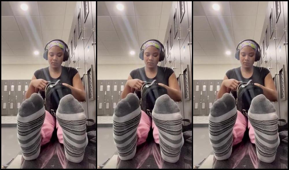 Thelbfeet Nicknamed Thelbfeet Onlyfans Sweaty Gym Socks And Soles Can I Sit These Right Here While You Stare