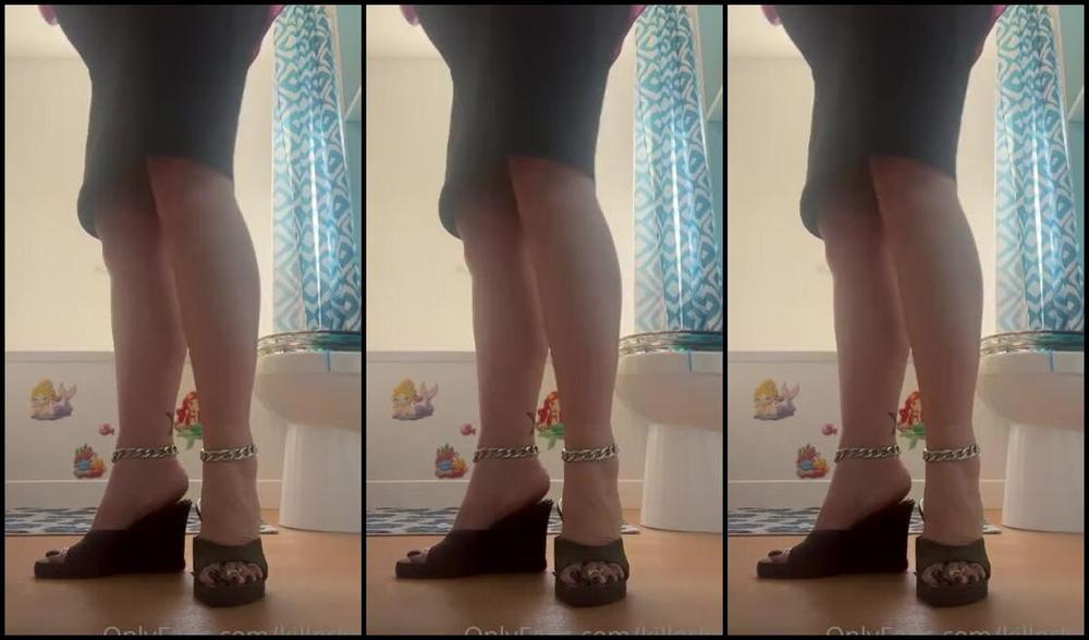 Killersexyfeets Nicknamed Killerkell Onlyfans Home From A Long Day At Work Can T Wait For A Hot Soak In The Tub