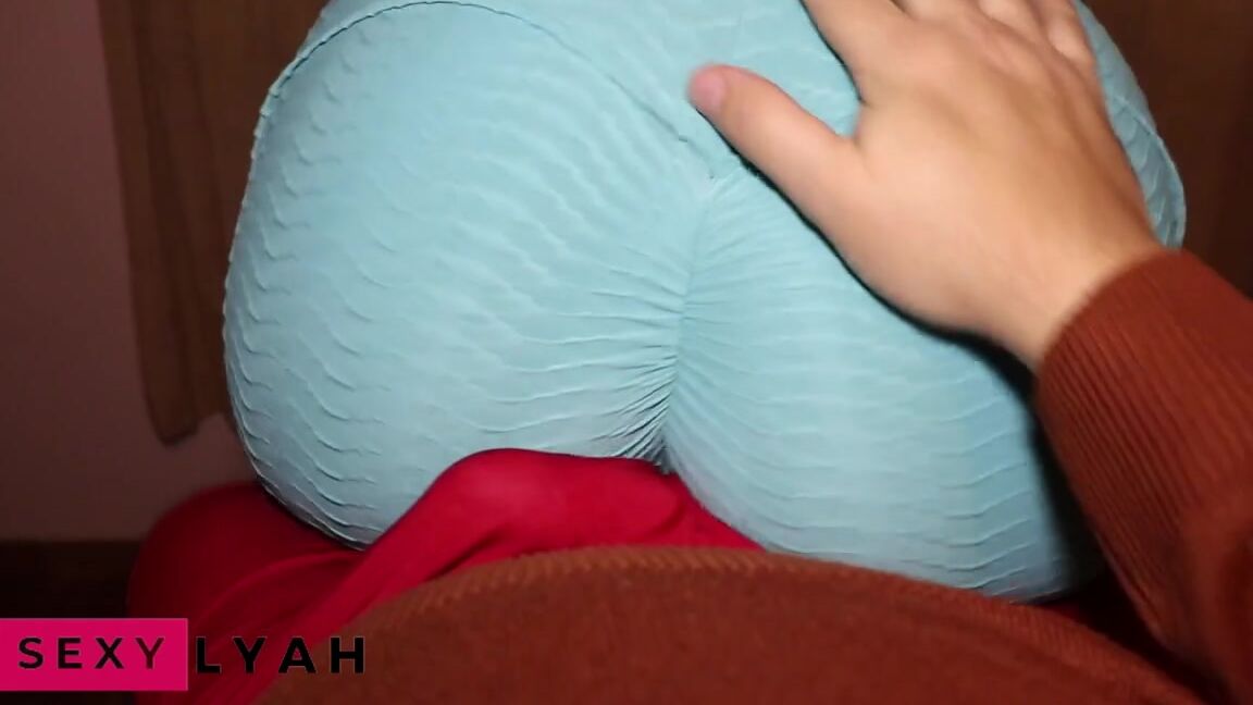 Sexylyah Nicknamed Sexylyah Onlyfans Hot Lap Dance In Tight Blue Yoga Pants