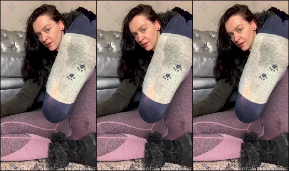 thefallenbabepremium-22-12-2020-1498769381-winter-booties-socks-removal-for-youuuu