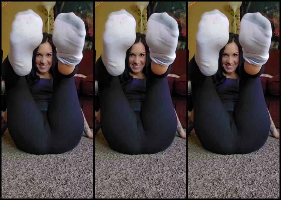 Mssjada Nicknamed Mssjada Onlyfans Sock Strip Tease No Hands Do You Want To Smell Them