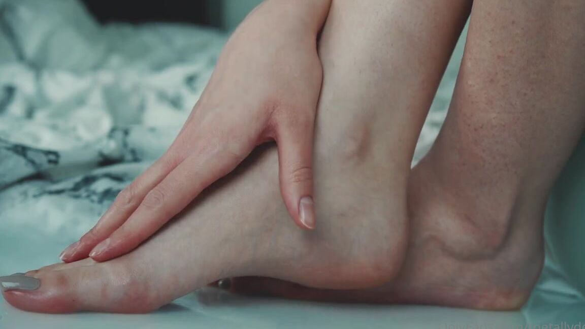 Toetallydevine Onlyfans A Tease With Grey Pedi This Timep