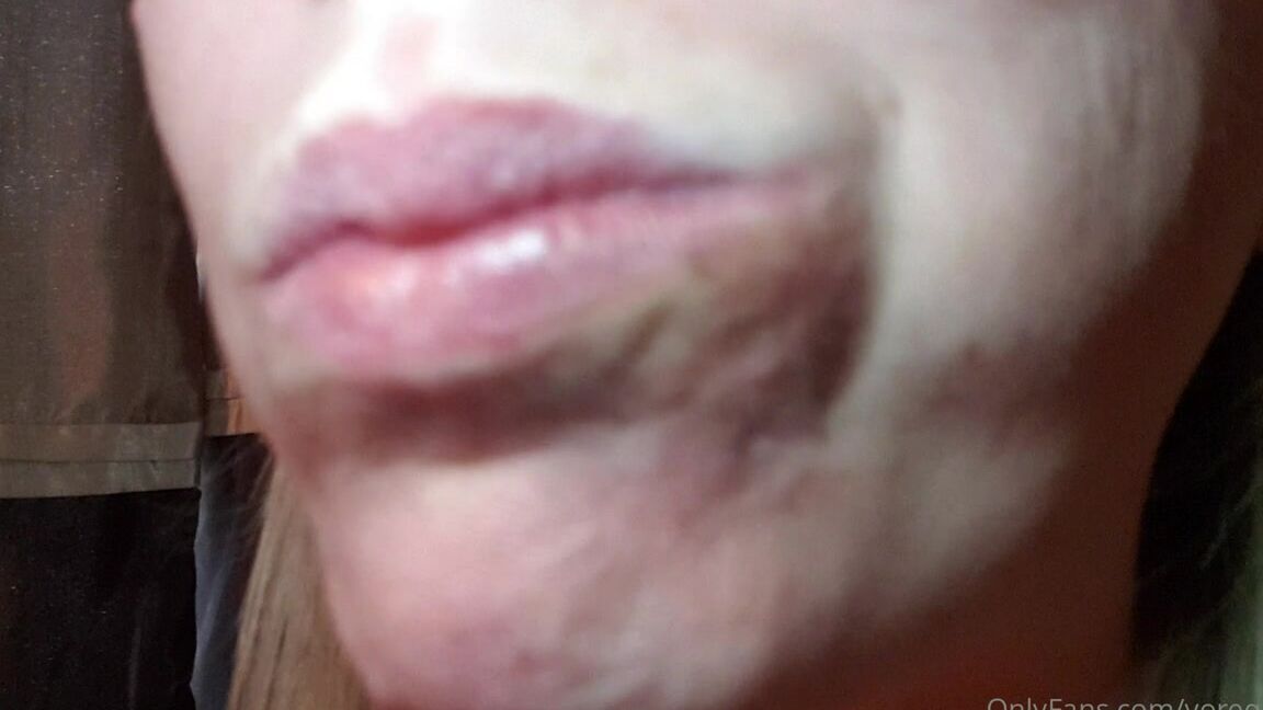 Vorequeen Talking To My Friend On The Phone Munching A Bowl Of Cereal And Wondering Where On Earth