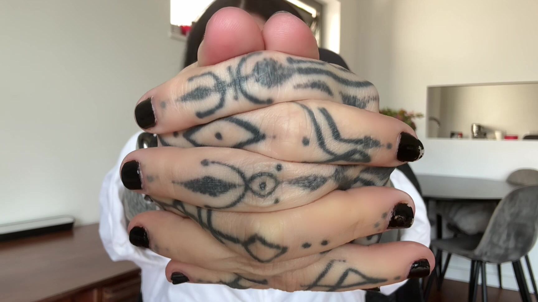 "MissValentina" femdom, femdompov, handfetish, handovermouth hand fetish joi Manyvids