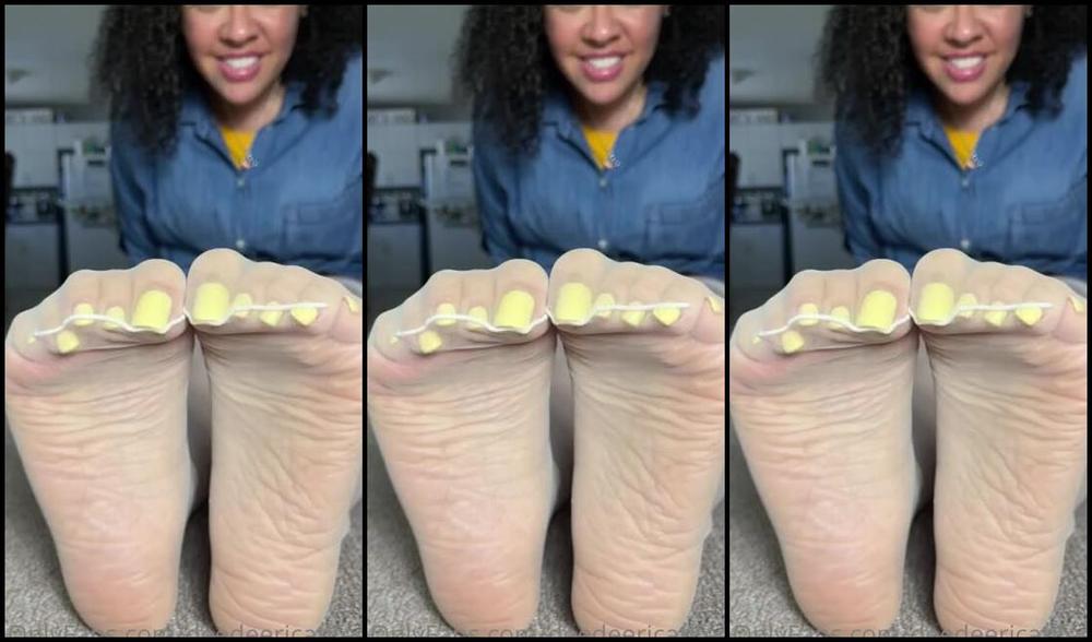 Deedeericanfeet Onlyfans As Requested A Very Sexy Thigh High Sheer Nylons Toespread Oh And My New Pro Lights Which