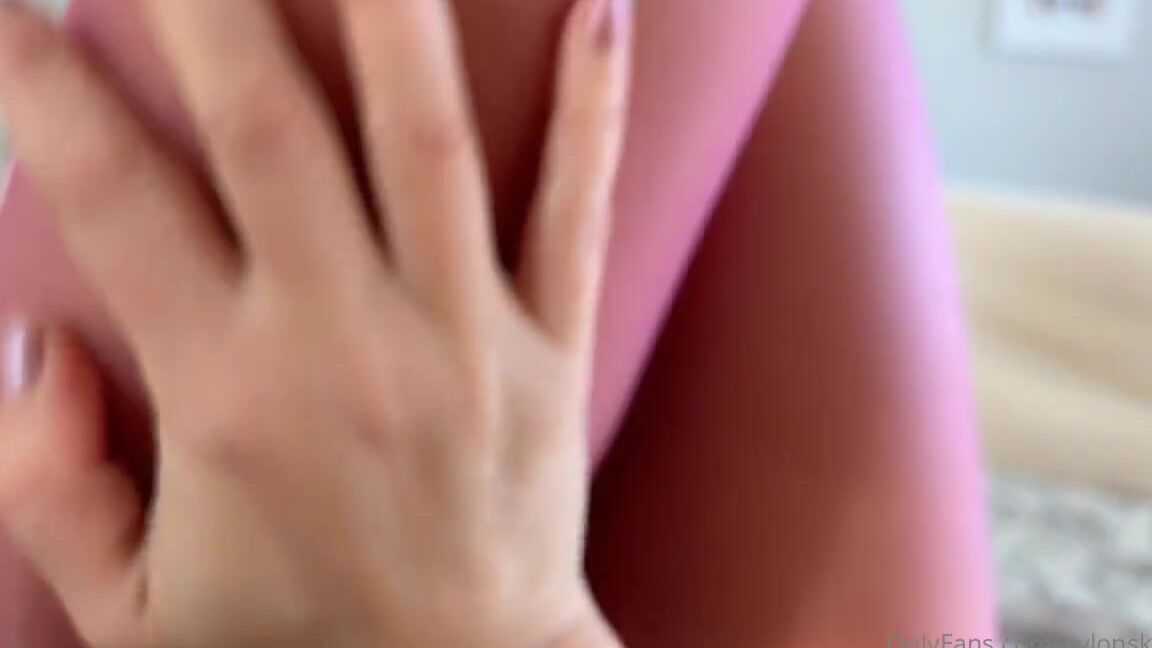 Nylonskitten Nicknamed Nylonskitten 01 09 2023 Onlyfans Video Naughty On My Lunch Break Today I Love This Pair Of Pantyhose I Must Say