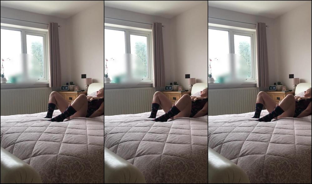 "SuzieLove212" masturbation, milf, orgasms, vibrator, voyeur Window Peeper Sees Me Playing manyvids