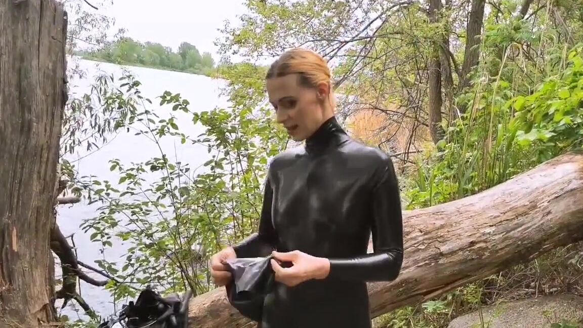 Vickydevika Here S A Little Video Recap Of My Experience Swimming In The River In Full Rubber