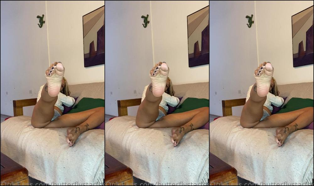 Queenstarb We Are Friends And We Are Alone But What You Dont Know Is That I Like You So Much And Im