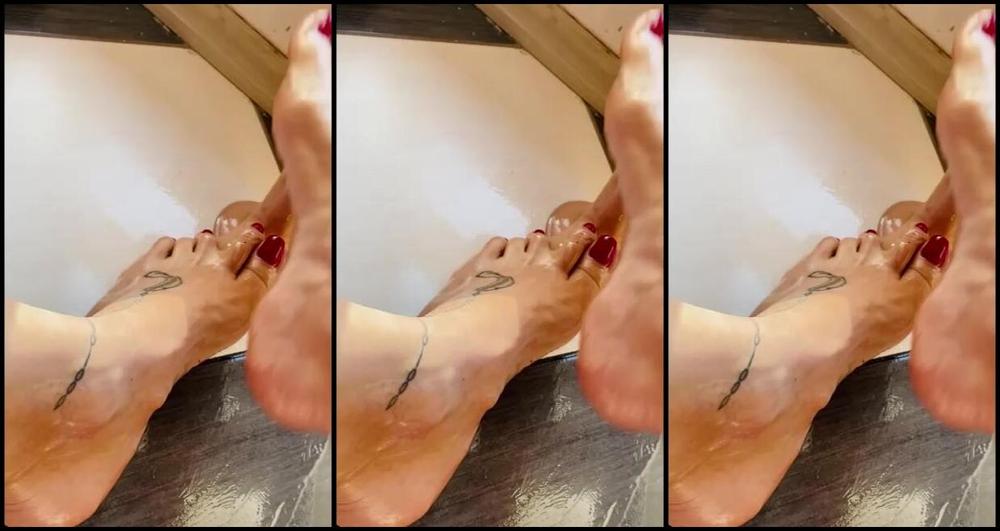 Mistressrola Masturbate For Dildo By Foot