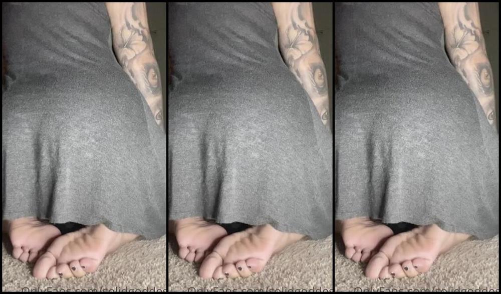 Solidgoddess Onlyfans I Have A Surprise For You Under My Dress