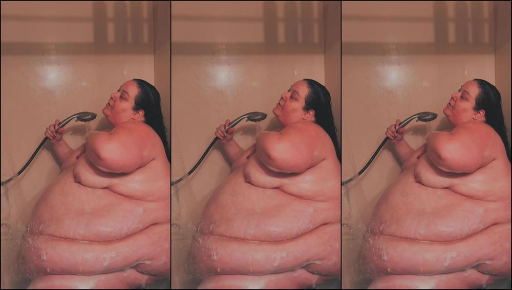 Jloves Bath Time I Am Need Of A Helper Who