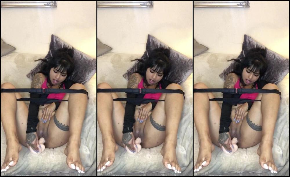 Pengaliprincess Tired Sweaty And Horny After Going To The Gym