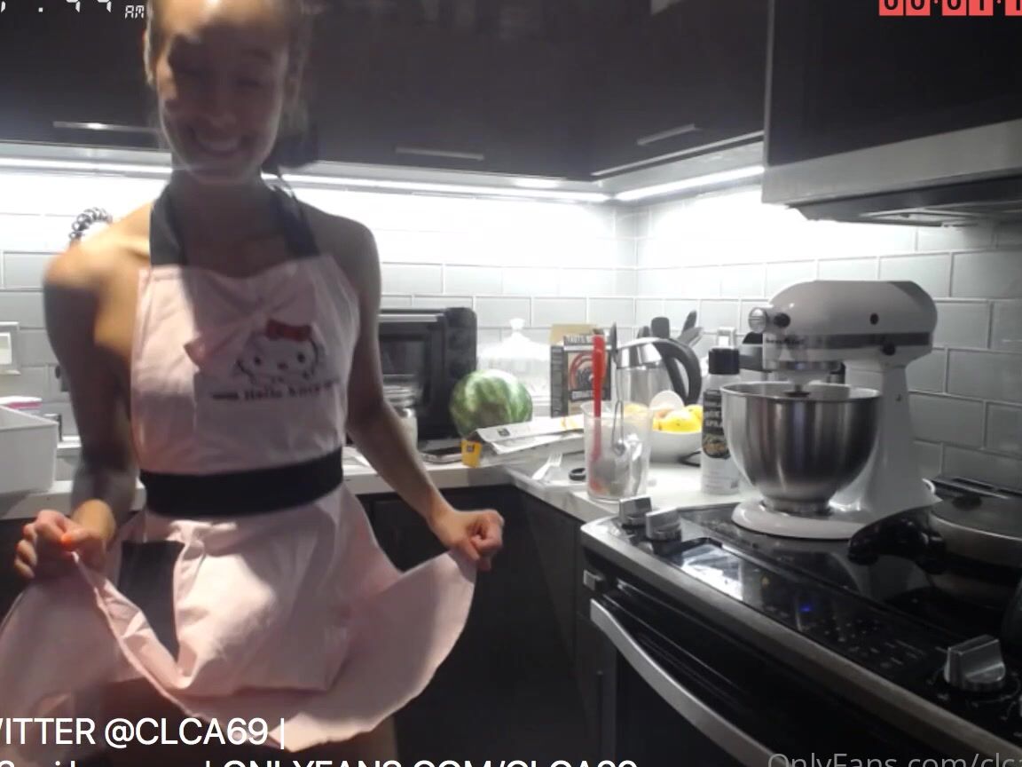 Clca69 2027102782 02 11 2021 Christy Making Waffles