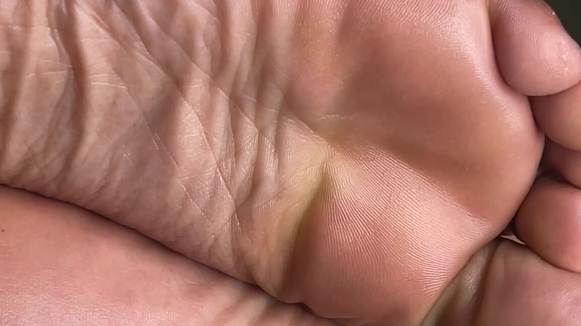 Extreme Close-ups, Close-Ups, Feet, Foot Fetish, Wrinkled Soles, SFW ebony girl relaxes on couch with feet up ManyVids