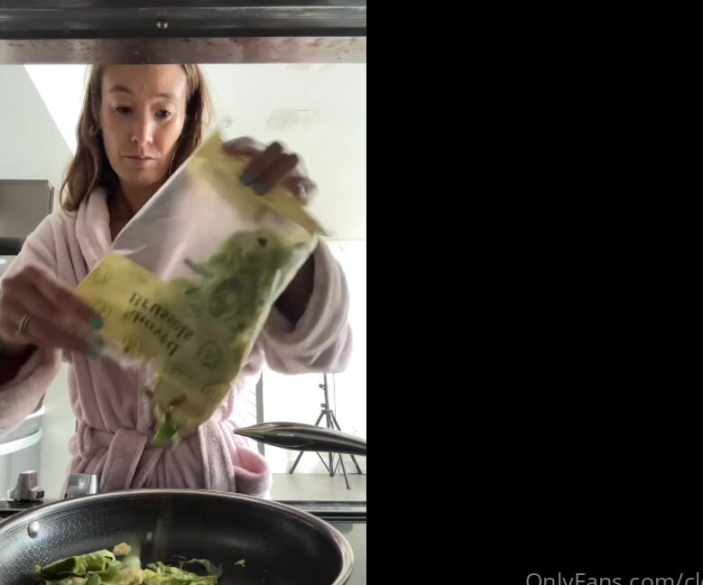 Clca69 3001574060 11 02 2023 Cooking Show Ravioli With Brussels Sprouts