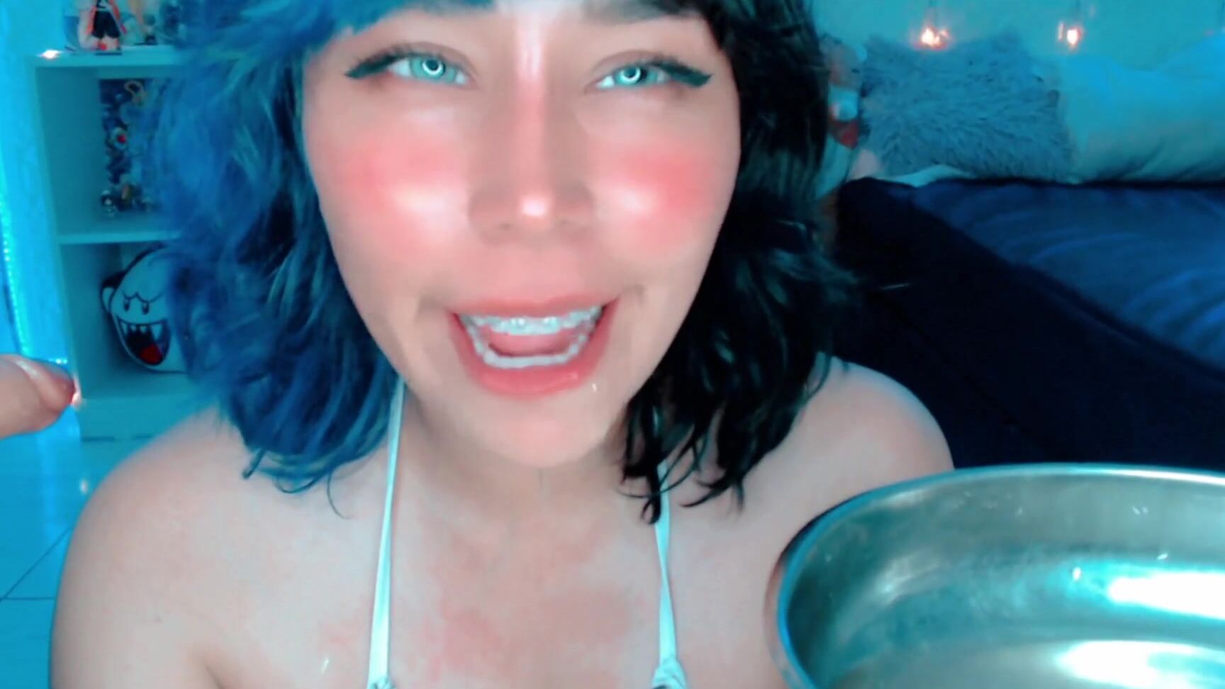 Deejay, Gag Reflex, Pee, Swallowing / Drooling sweetalienbunny extreme pee and chocolate deepthroat ManyVids