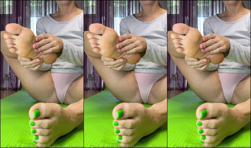 Froggeefeetvip Let S Sniff My Slippers And Socks