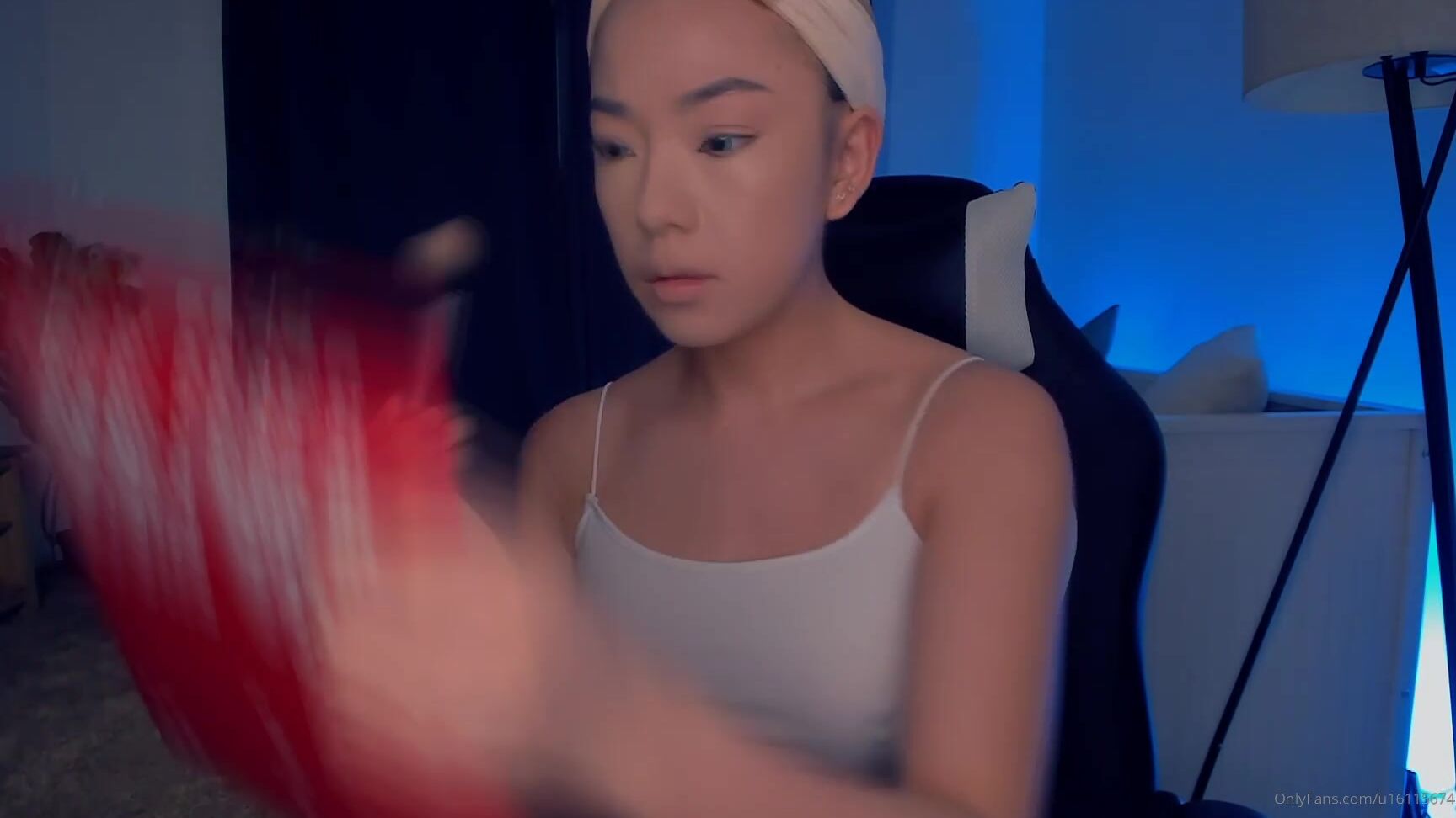 lunaqueen-14-02-2020-150075177-getting-ready-for-some-2b-content.-timelaspe-of-me-putting-on-2b-cosplay-makeup