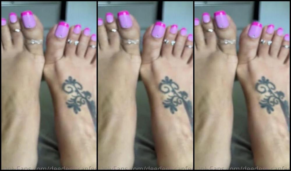 Deedeericanfeet Onlyfans My Two Fav Colors In One Nail Also Sharing My New Big Toe Ring And New Anklets