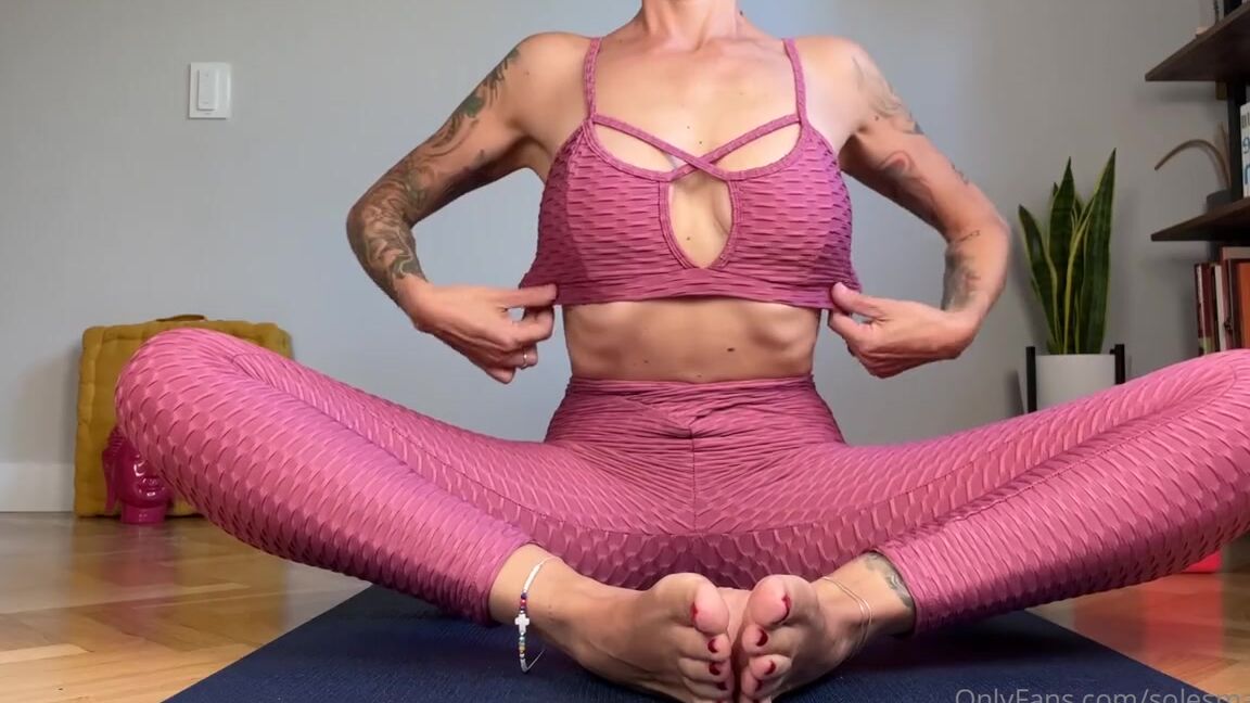 Solesmad Fetish Queen Aka Solesmadvip Onlyfans It S Friday Let S Practice Yoga Together Are My Dedicated Students Ready You Know Keep Your Foc