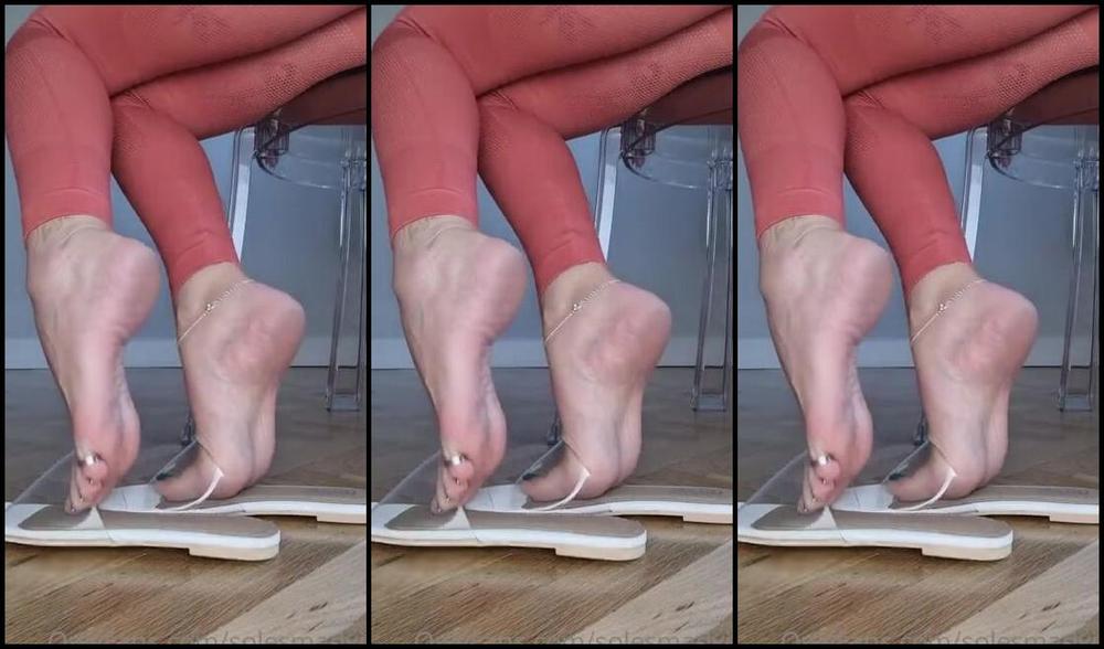 Solesmad Fetish Queen Aka Solesmadvip Onlyfans Amazing Close Up Toes With This Amazing Pediwoooou Love