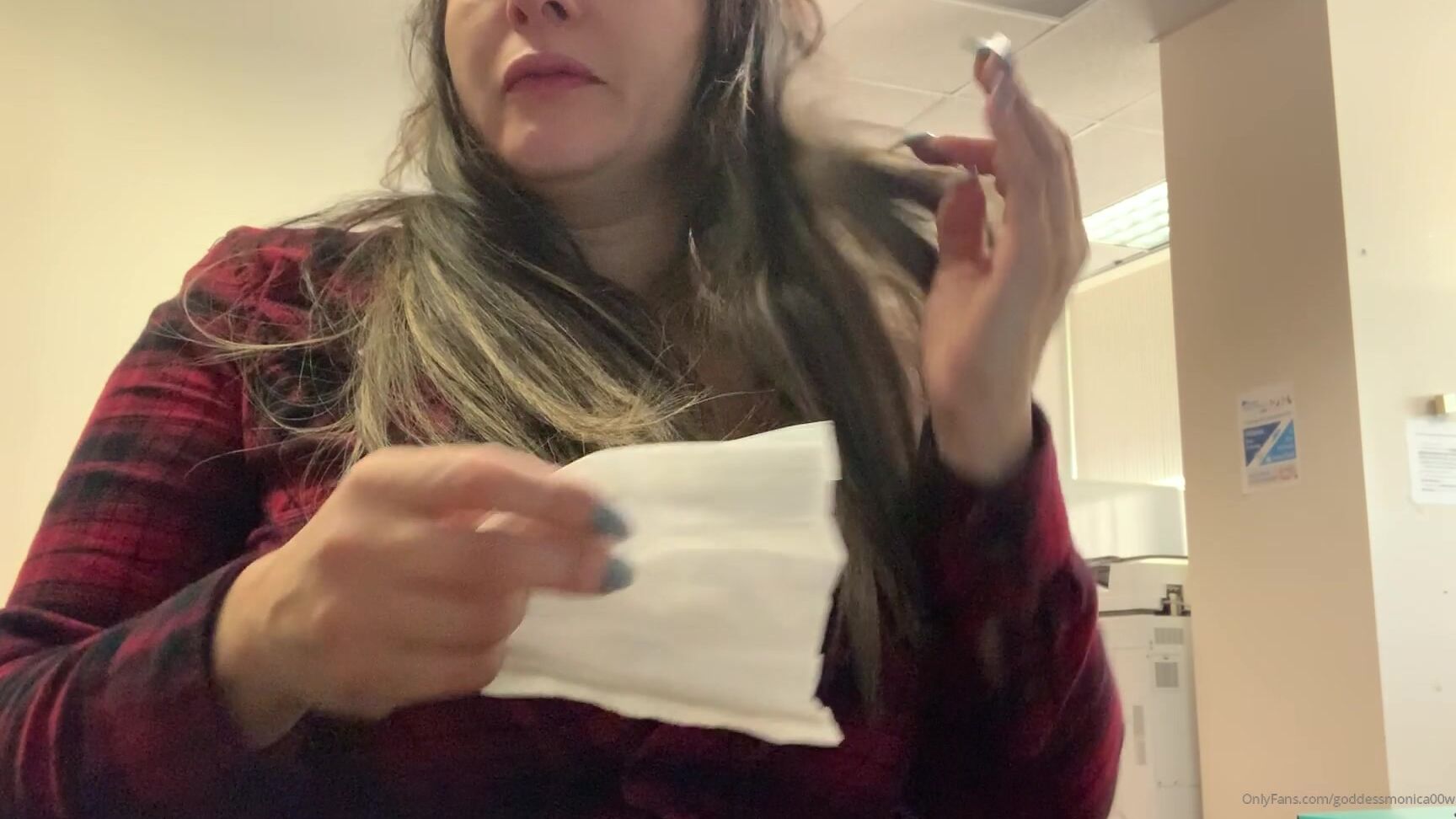 Goddessmonica W So You Want To See Me Blow My Nose Per Fan Request