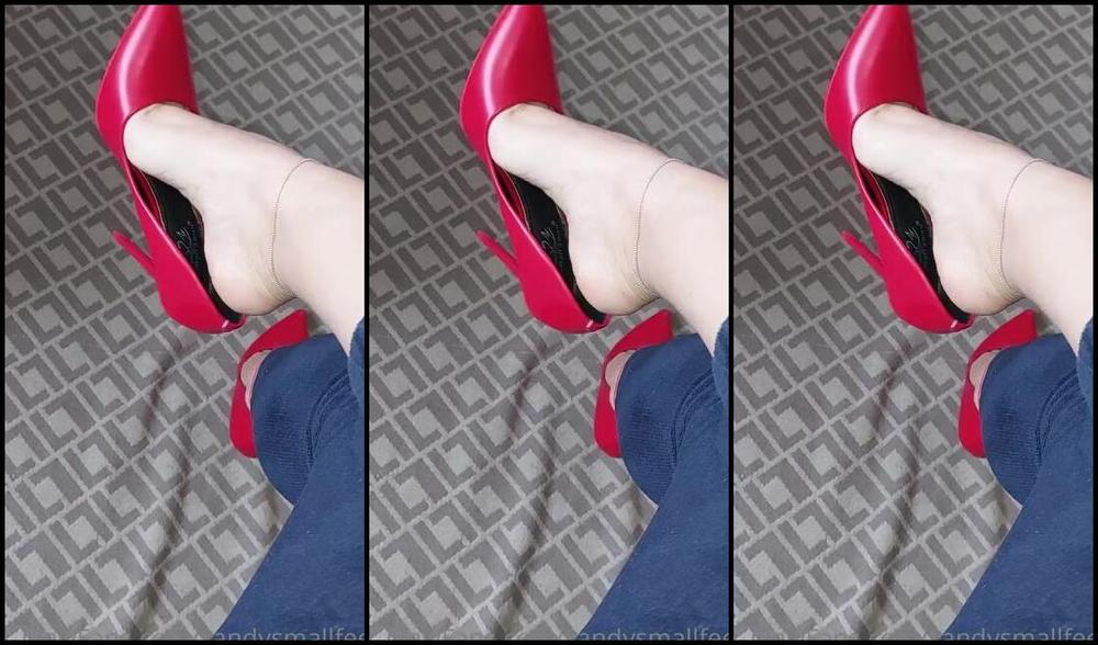 Mica Sandy Nicknamed Sandysmallfeet Onlyfans Im In Love With My New Red Stilletos And I Love Dangling For You