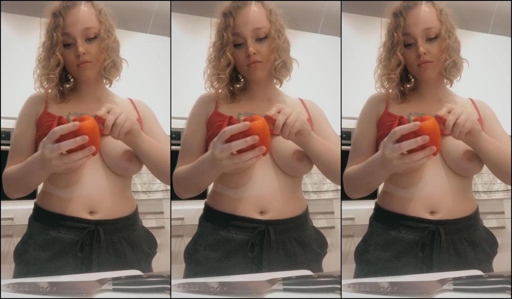 Sarahcalanthe Naked Cooking Time Don T Forget To Smile Today