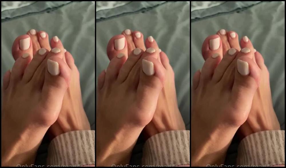 Goddess Mads Nicknamed Mad4Soles Onlyfans Lets Be Honest All You Want For Christmas Are These Perfect Long Toes Down Your Throat