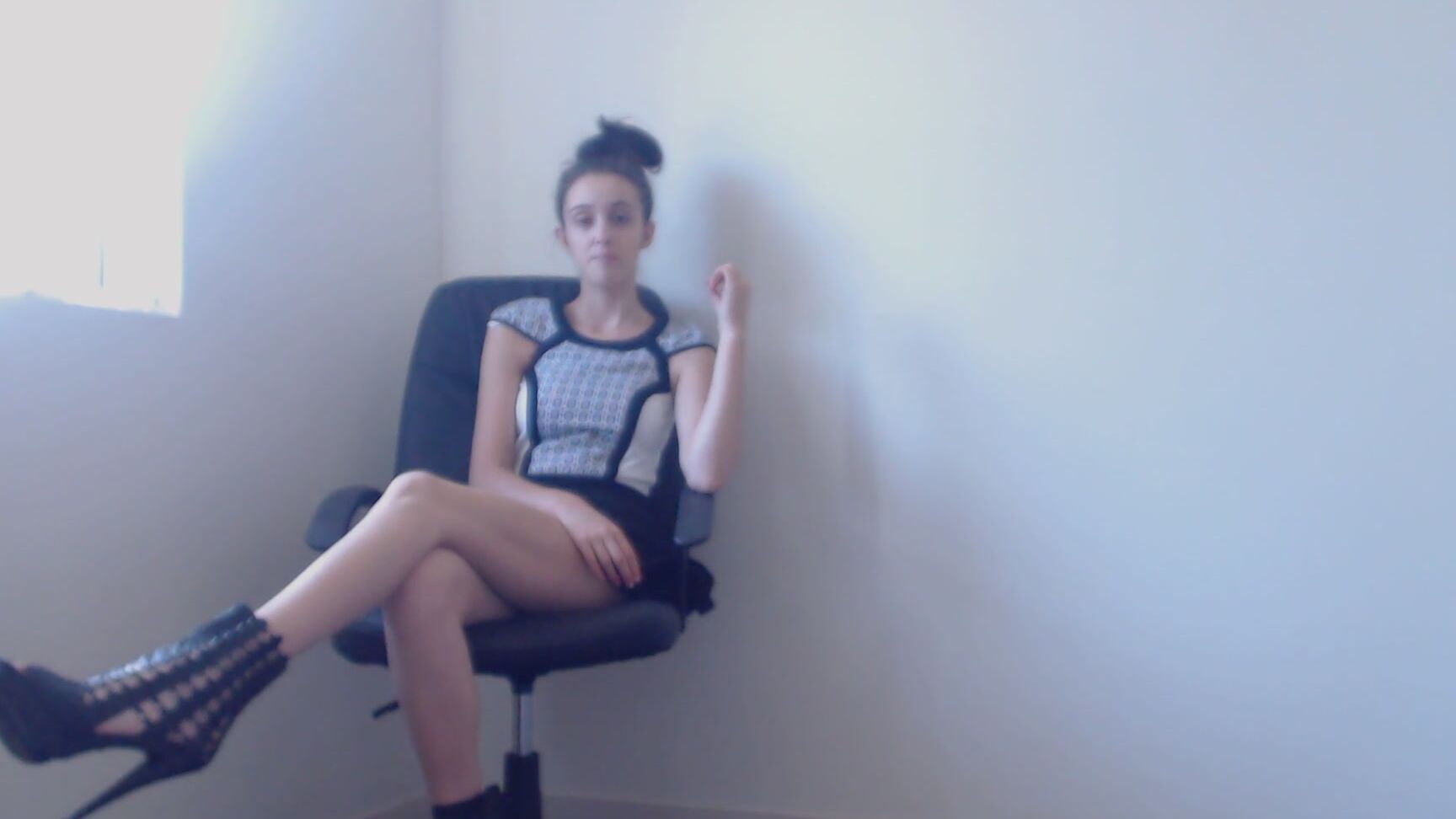 Mistress Chantel My Legs Boots Make You Weak