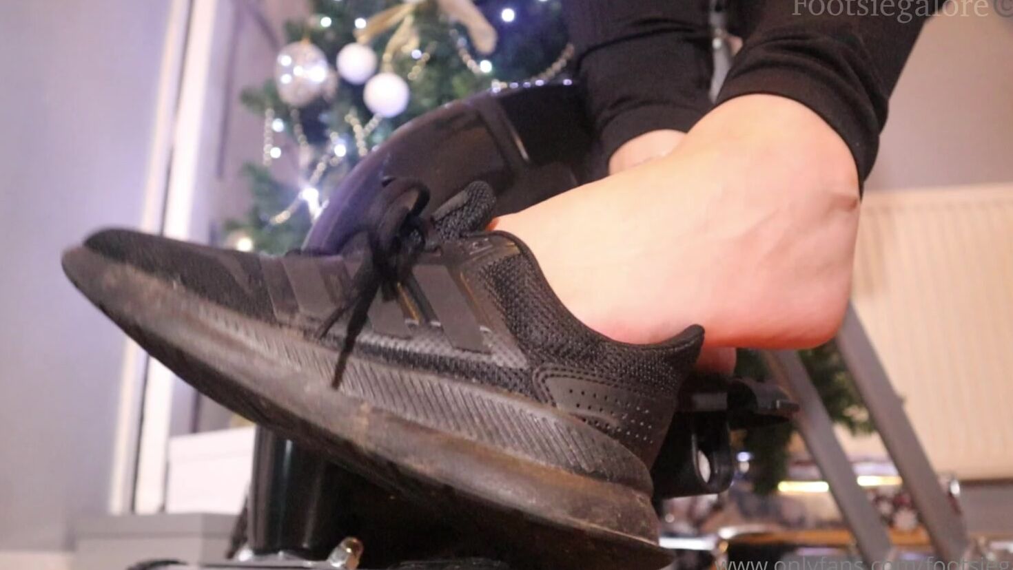 Footsiegalore Footsie Advent Reveal Day Hot Sweaty Sunday Workout Feet