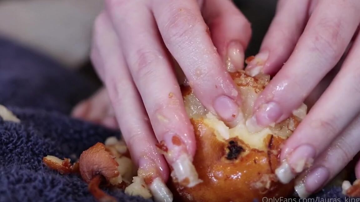 Lalalaura Nicknamed Lauras Kingdom 10 23 2023 Onlyfans Video Victorias Pear Scratch
