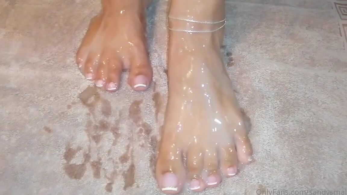 Mica Sandy Nicknamed Sandysmallfeet Onlyfans Me Begging For Your Big Load