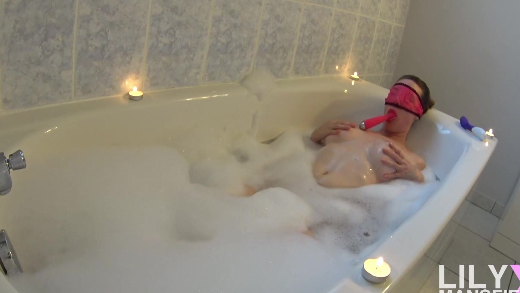 Bathroom sex, Bathtub Fetish, Masturbation, Voyeur, Voyeur Cams LilyxMansfield hot voyeur bathtub masturbation ManyVids