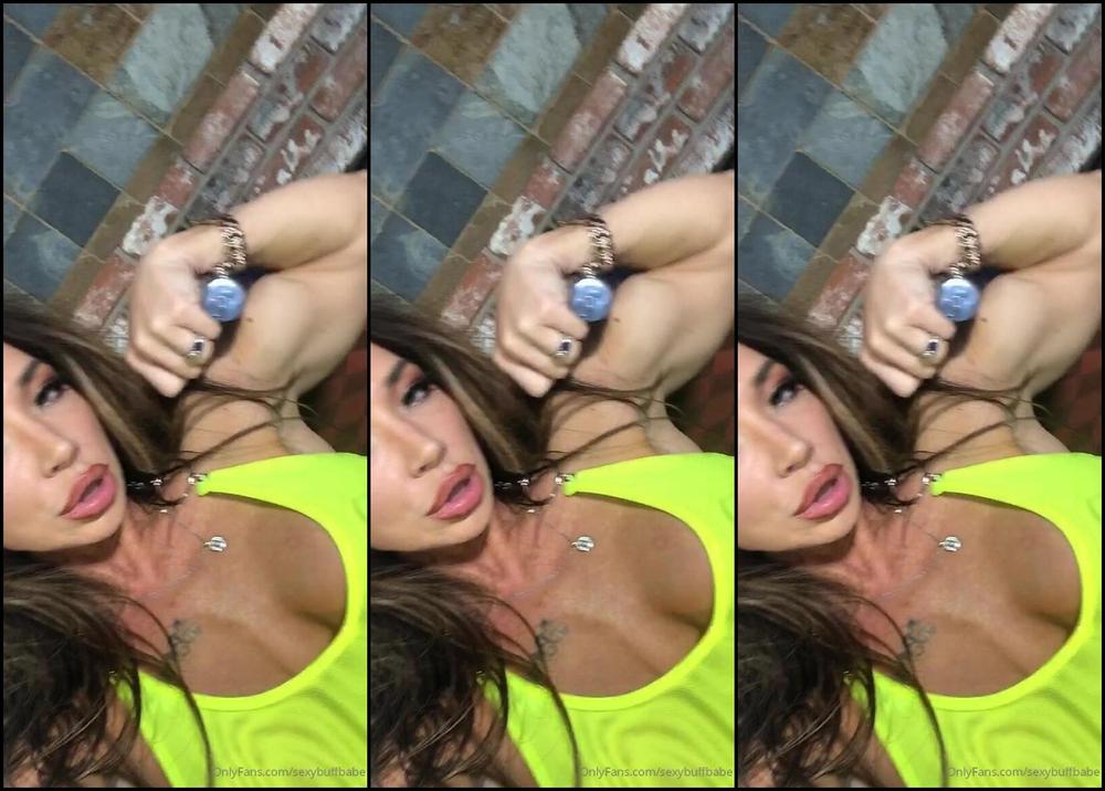 Sexybuffbabe A Little Cleaning Of The Toy My Pussy Is The Sweetest I Have Ever Tasted