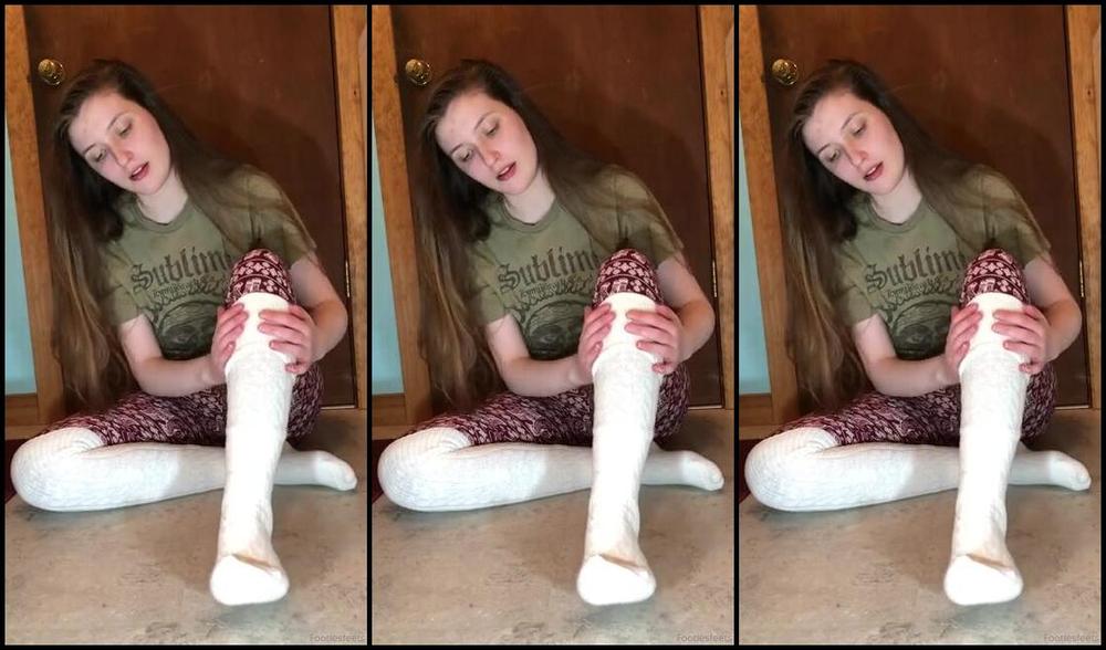 Delilah Nicknamed Footiesfeets Onlyfans Sock Strip Tease Aren T These Socks So Dang Cute I Know You D Rather See My Big Red Feet