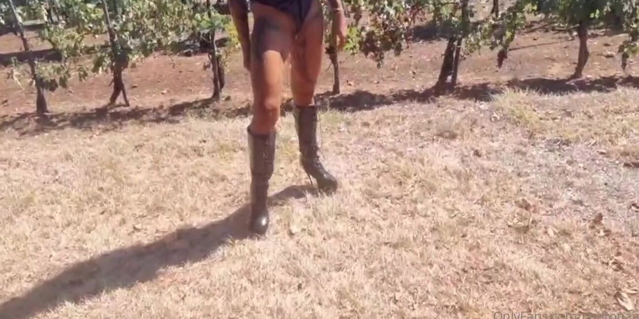 Mistress Desideria Godiva Nicknamed Padronagodiva 08 22 2022 Onlyfans Video Adorare La Padrona Sotto Il Sole