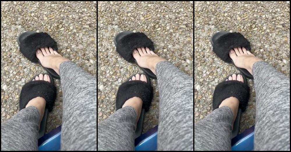 Natasha Aka Vibez3 Onlyfans Some Naked Toes In The Morning 1