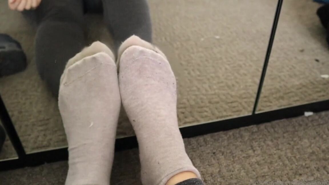 Footsiegalore Onlyfans After A Long Woodland Walk My Feet Were Super Hot And Sweaty