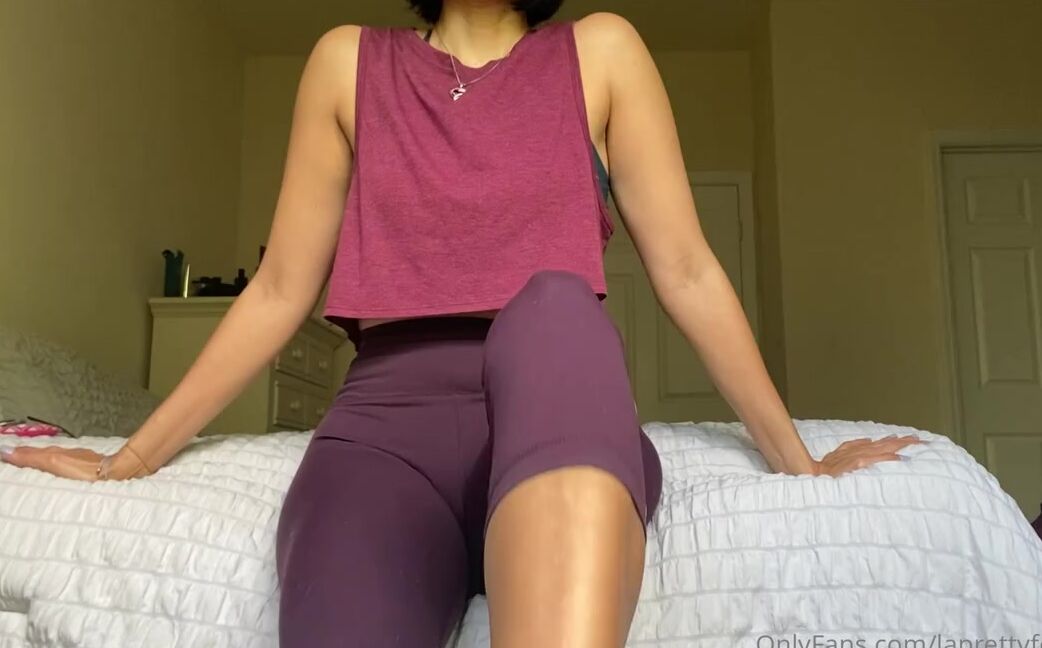 Laprettyfeet4 Nicknamed Laprettyfeet4 Onlyfans Spreading Toes Two Versions2