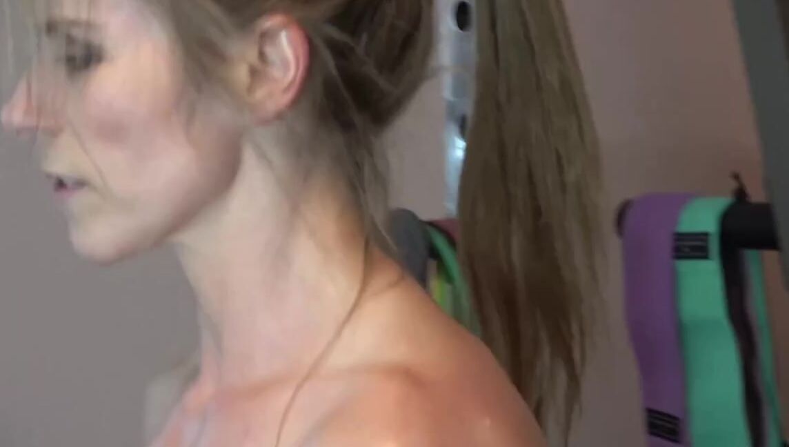 Claire Irons Nicknamed Claireirons Onlyfans Hitting Bis And Tris In This Nude Workout Part 4