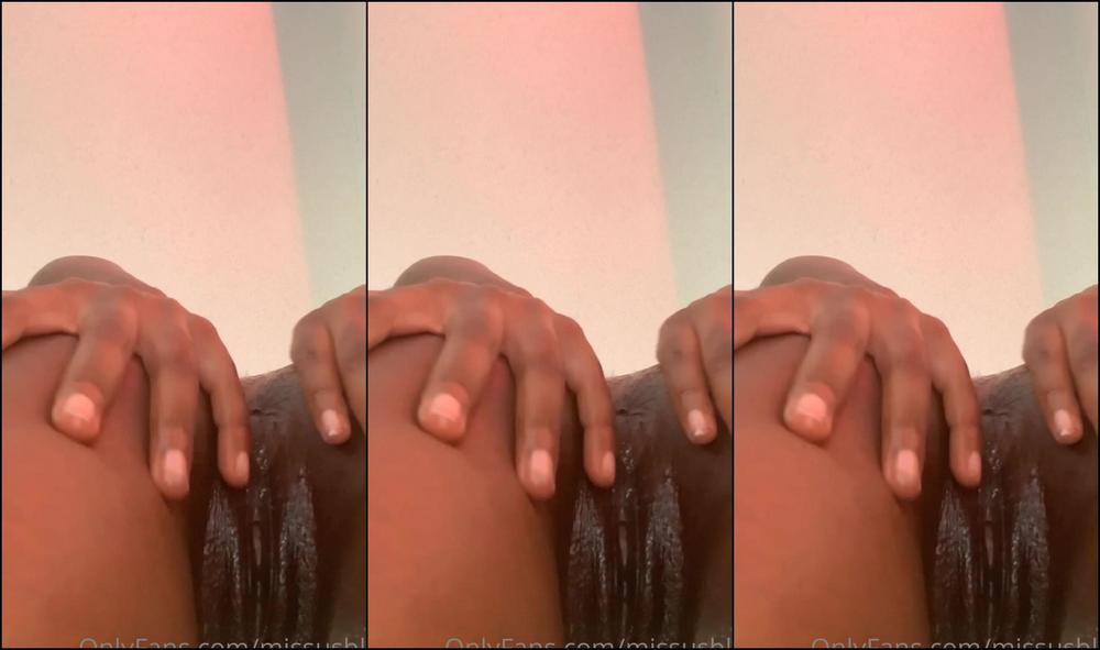 Missusblu A Juicy Spread