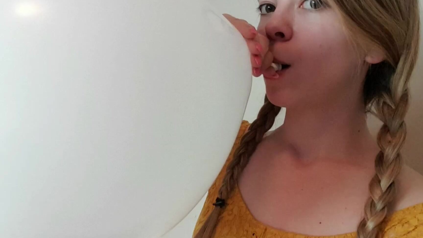 Linaroselina Selfiestyle Balloon Bursting