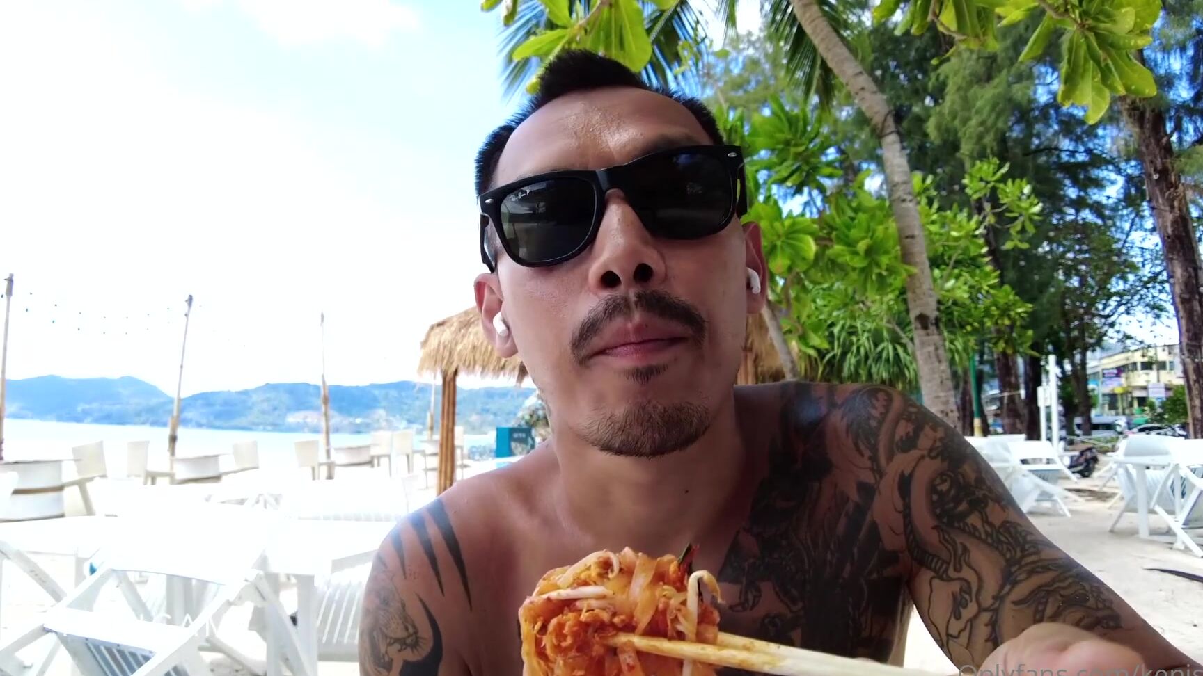 Kenistyles Best Office Is Beach Office Best Pad Thai In Patong Is Khun Baa S Street Stall Opposite