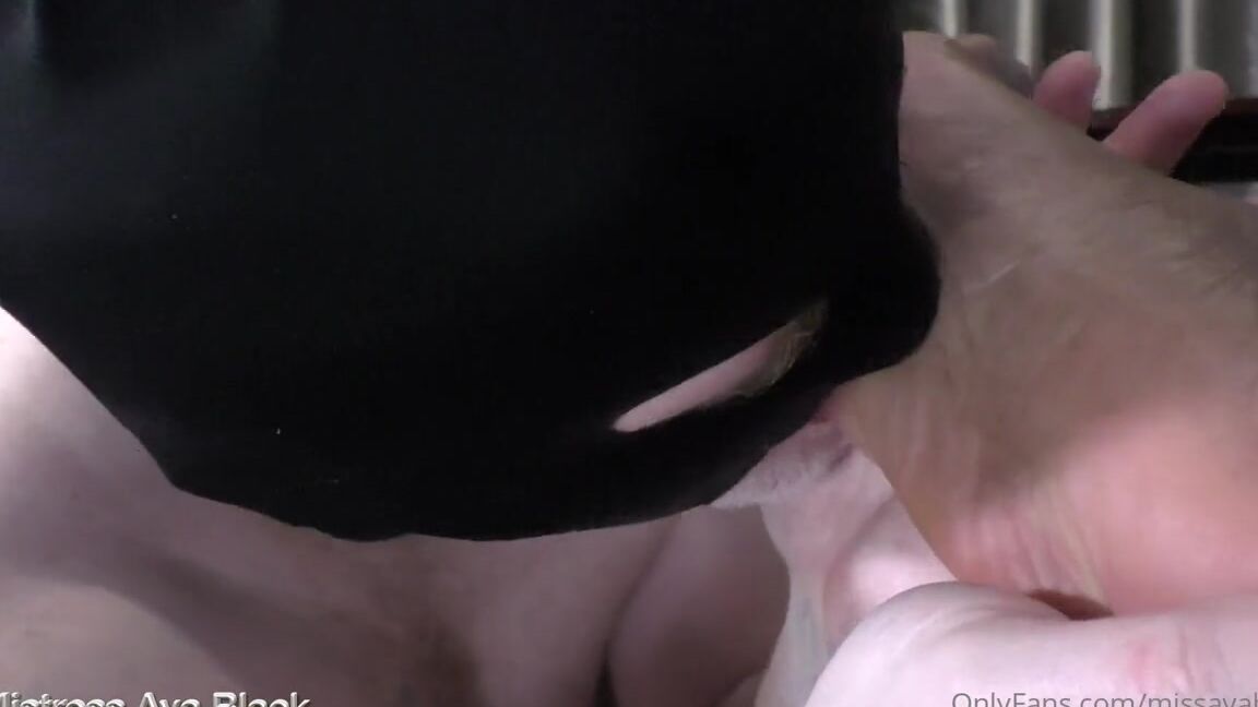 Missavablack Onlyfans When Mistress Wants Her Feet Worshipped She Wants Him To Do A Good Job