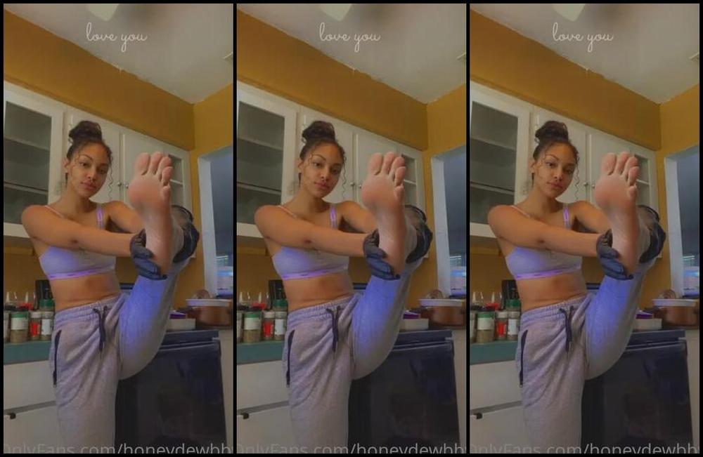 Honeydewbby Onlyfans Bin Cleaning And Painting In Need Of A Foot Rub