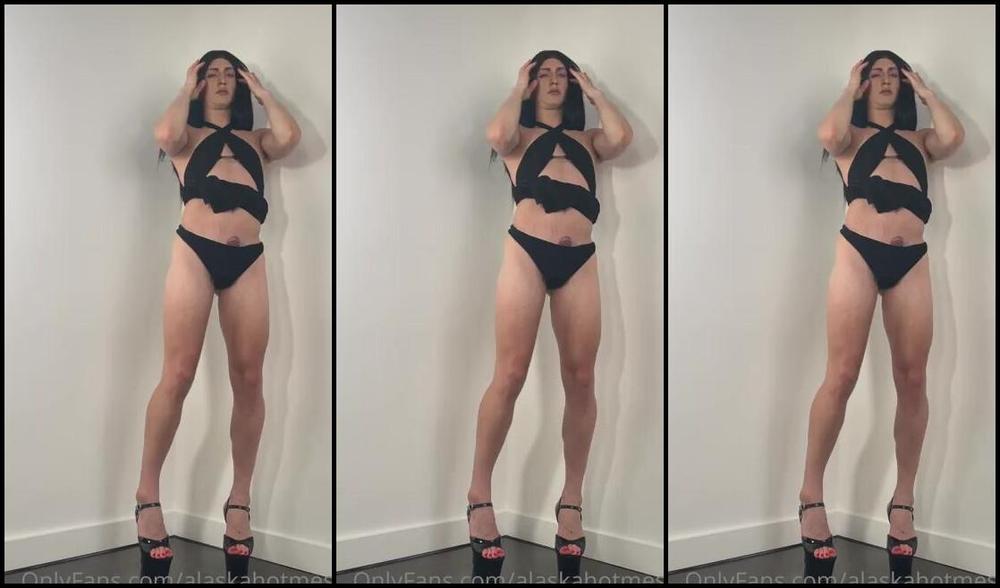 Goddess Alaska Nicknamed Alaskahotmess Onlyfans Horny Striptease Til I M Butt Naked Premium